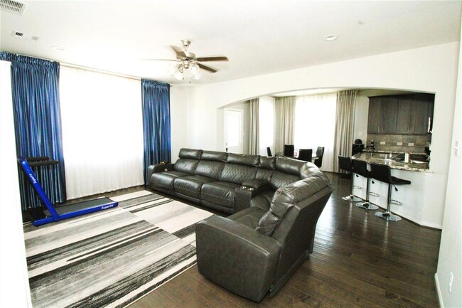 Building Photo - 712 Burr Oak