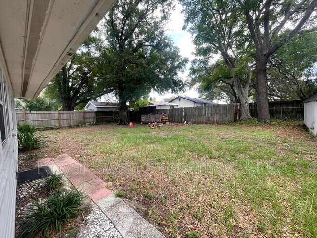 Building Photo - 227 Palm Ave