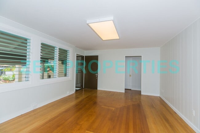 Building Photo - 3167 Charles St