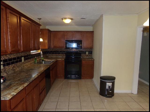 Building Photo - 511 Shirley Cove