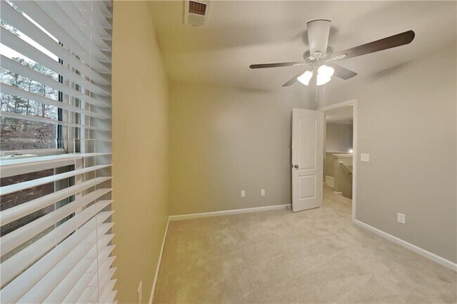 Building Photo - 15 Jessica Ln