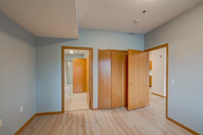 Building Photo - 301 Harbour Town Dr