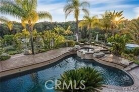 Building Photo - 2440 Los Alisos Dr