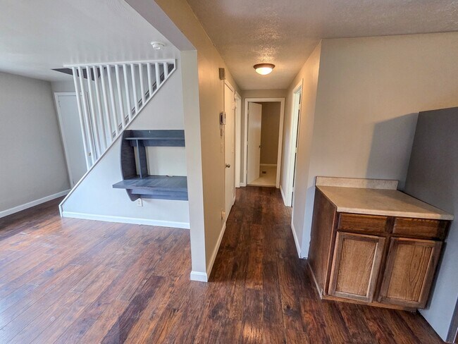 Building Photo - 151 Mahoning Dr