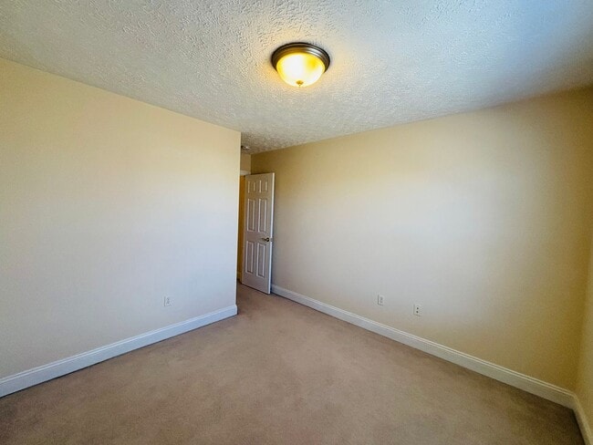 Building Photo - 385 Oak Tree Blvd NW