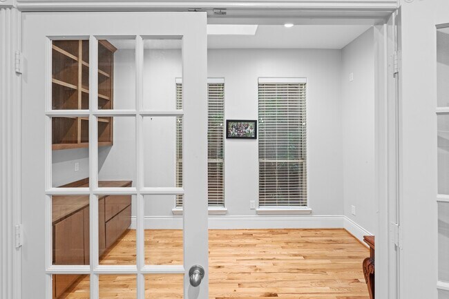 Building Photo - 4742 Post Oak Timber Dr