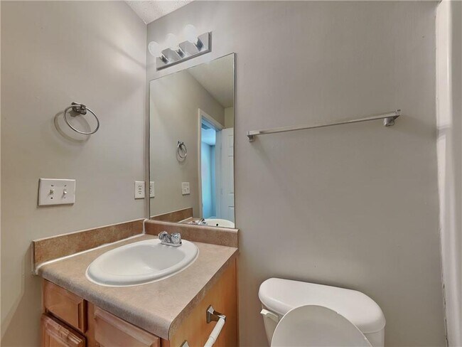 Building Photo - 205 Oak Terrace Dr