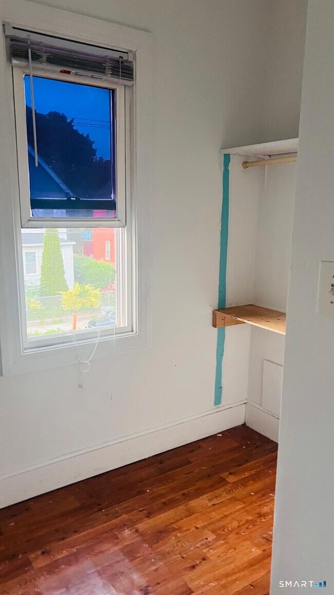 Building Photo - 210 Smith St