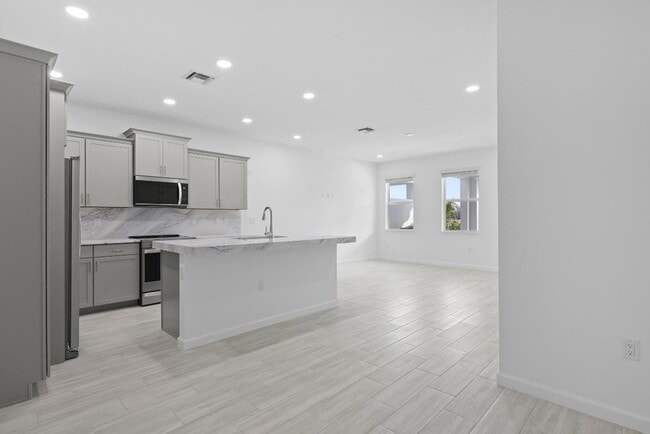 Building Photo - 4616 Longwood Lk Sq