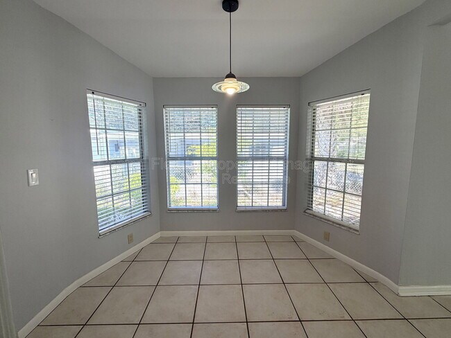 Building Photo - 1947 Summerfield Rd