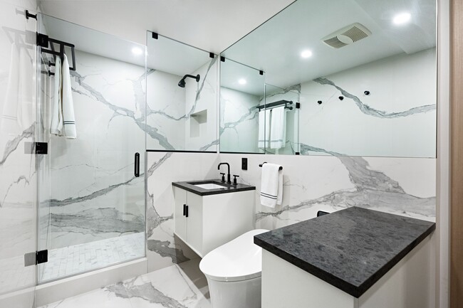 Building Photo - 900 Park Ave