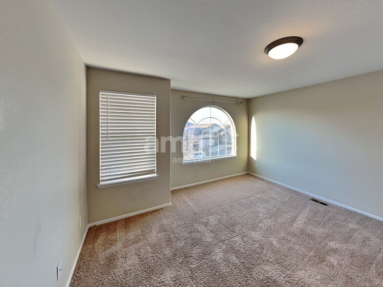 Building Photo - 9861 Kenton Cir