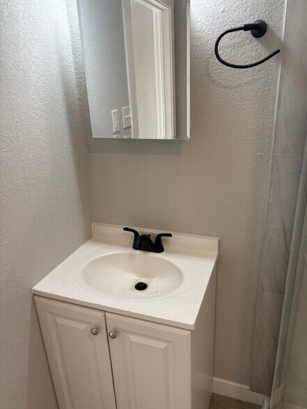 Building Photo - 220 Alamosa Ave