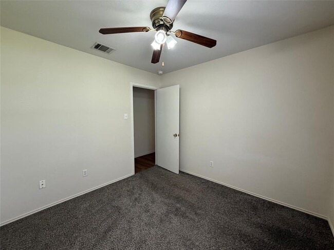 Building Photo - 224 Jim Miller Dr