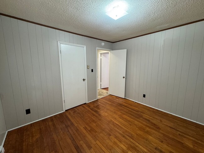 Building Photo - Available to Show