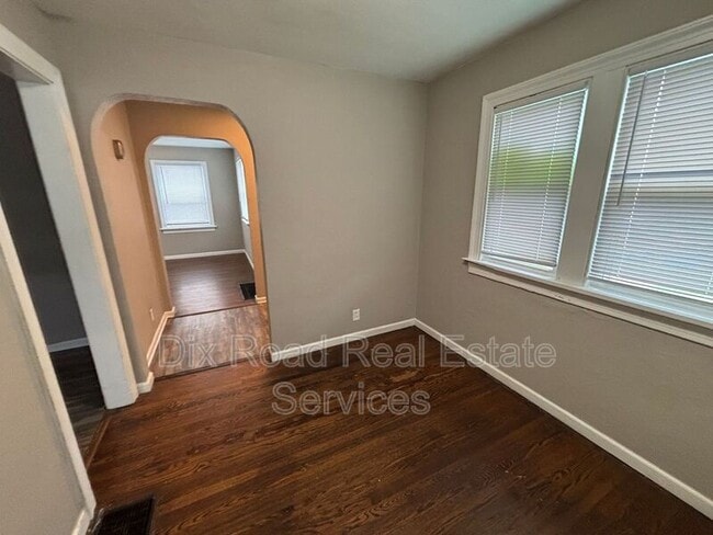Building Photo - 340 Burleigh Ave
