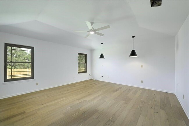 Building Photo - 2115 Wychwood Dr