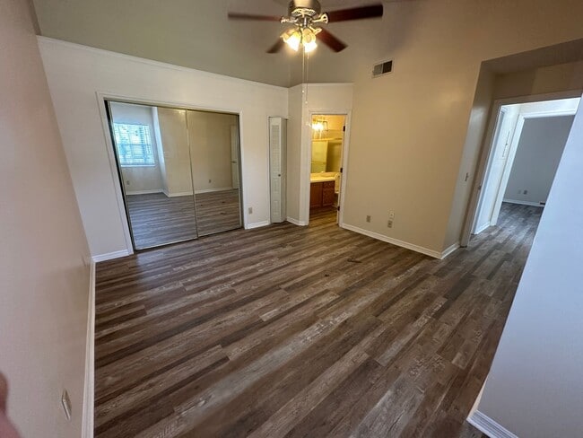 Building Photo - 3 BEDROOMS W/2 FULL BATHS, 2nd FLOOR UNIT