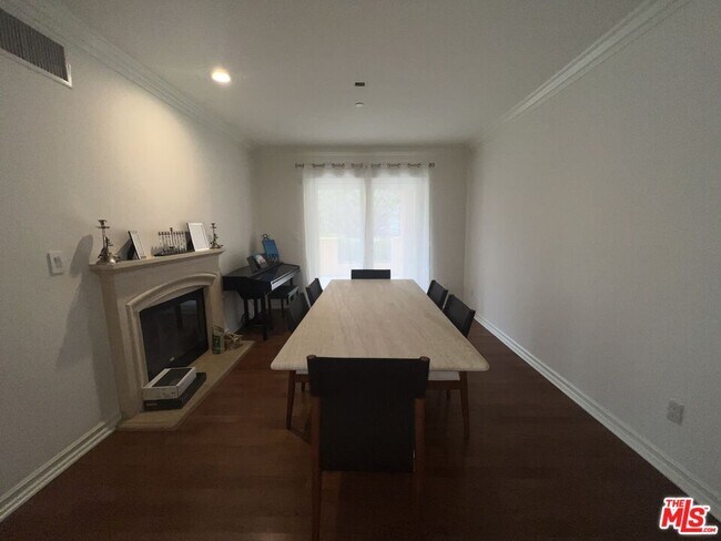 Building Photo - 1000 Granville Ave