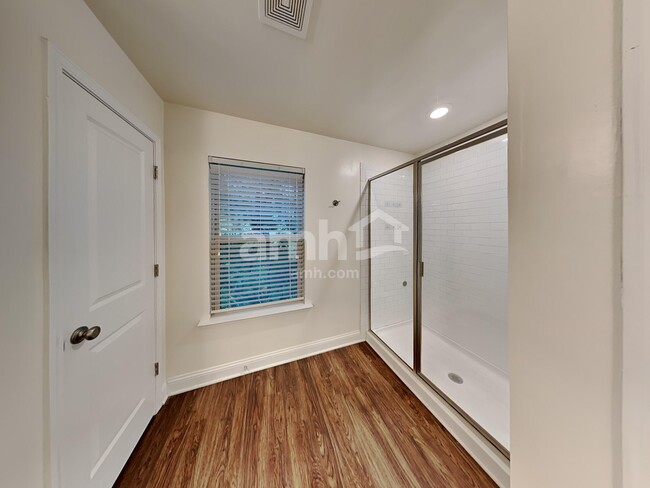 Building Photo - 234 McBee Pl