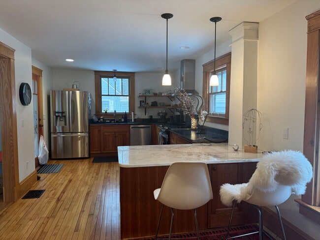 Building Photo - 3 bedroom, 2.5 bath home walking distance to Dartmouth College