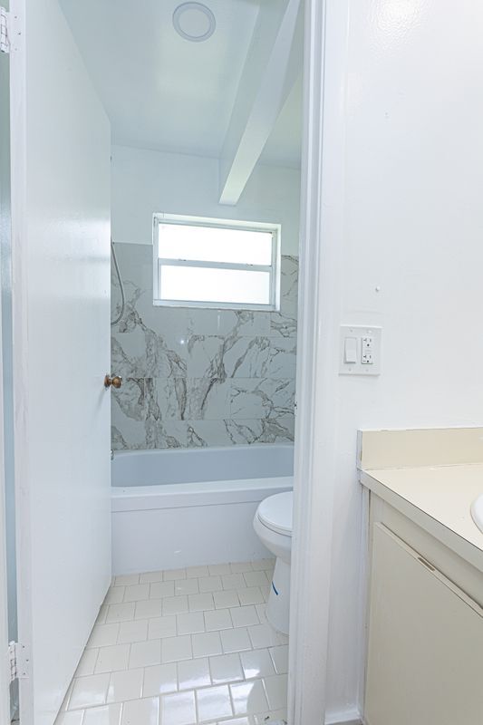 Building Photo - 202 Sparrow Dr