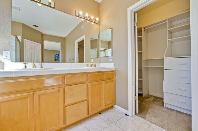 Building Photo - 443 Farrel Ct