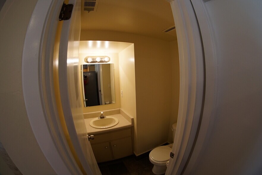 Building Photo - 6251 Sandcrest Cir
