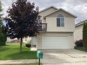 Building Photo - 1102 S Aspen Pl