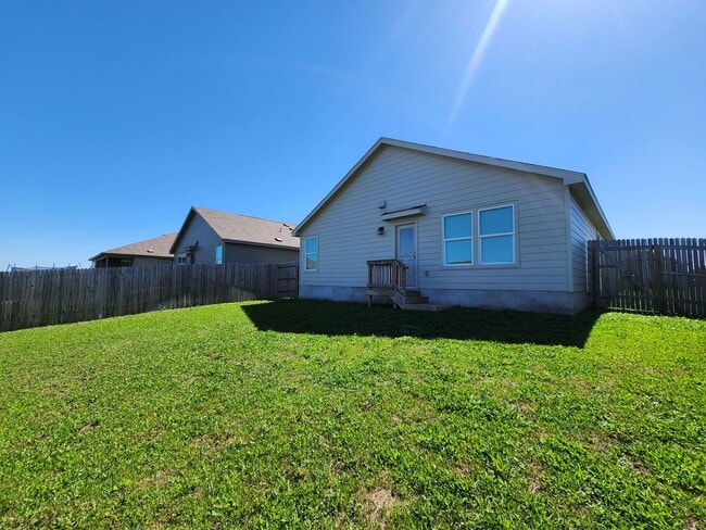 Building Photo - 3/2/2 in Heather Glen / Fridge Included / Fenced in Back Yard / CISD