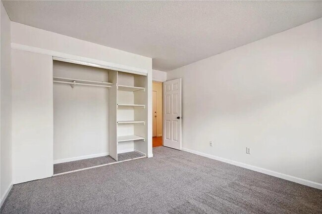 Building Photo - 5315 Minnehaha Ave