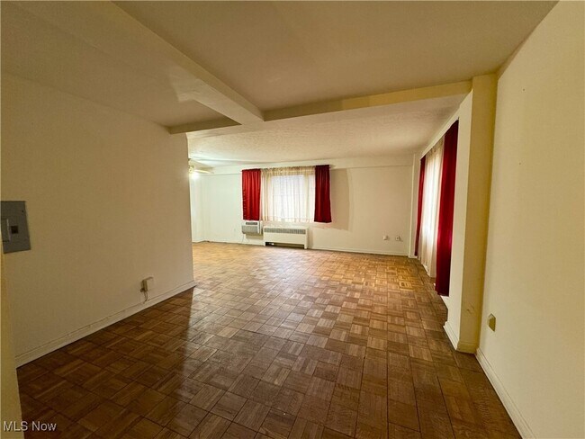 Building Photo - 11820 Edgewater Dr