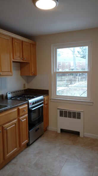 Building Photo - 6A Carolyn Terrace