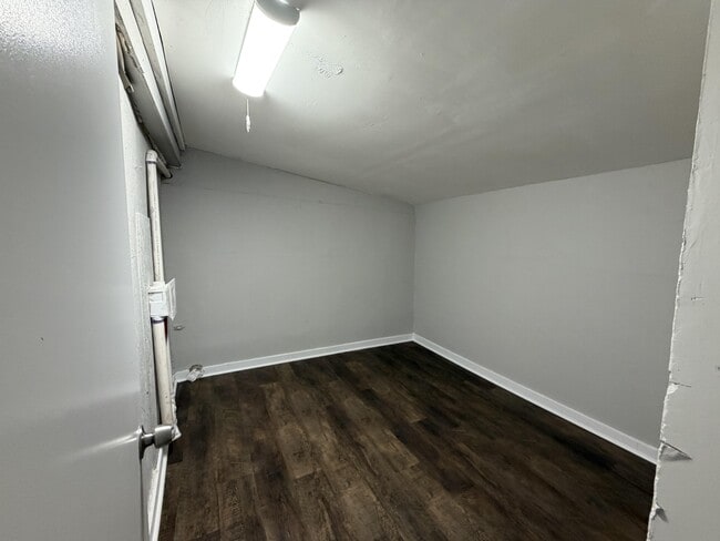 Building Photo - 142 E Forest Dr