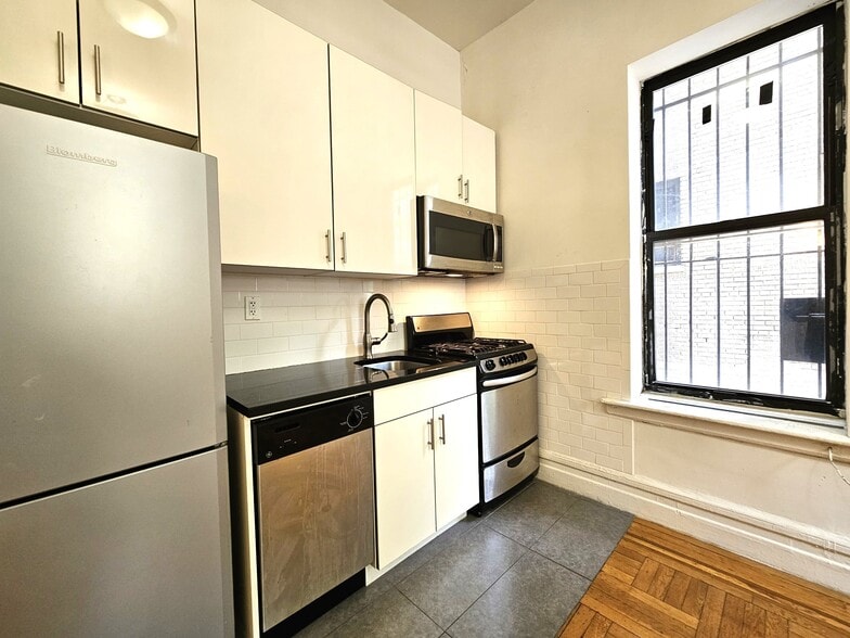 Building Photo - 664 W 163rd St
