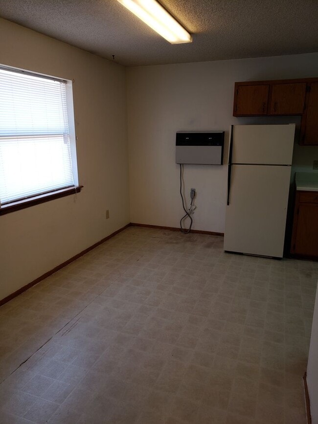 Building Photo - TRIPLE C - 921