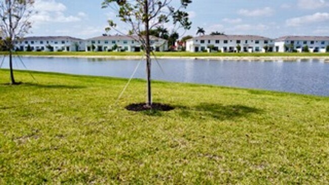 Building Photo - Brand new Townhome centrally located in La...