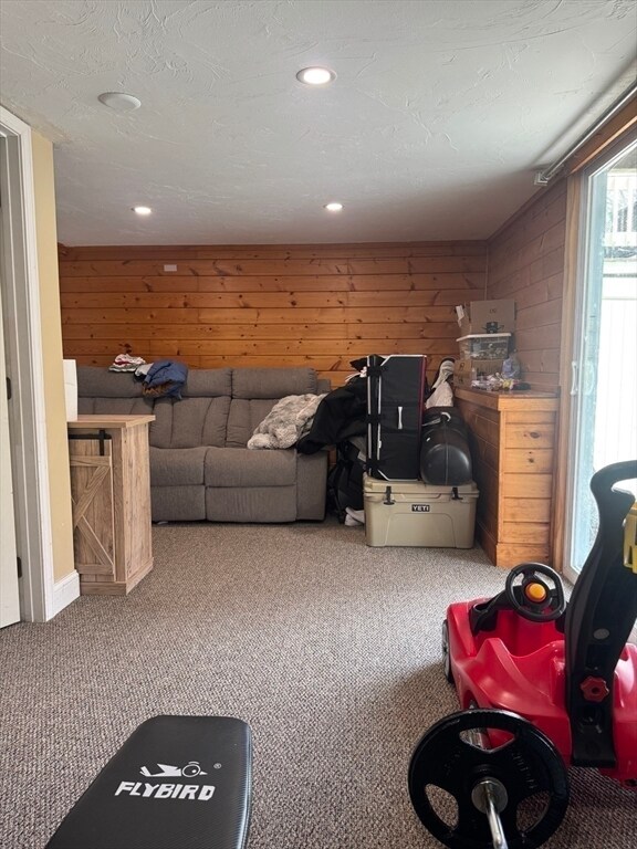 Building Photo - 909 Pleasant St