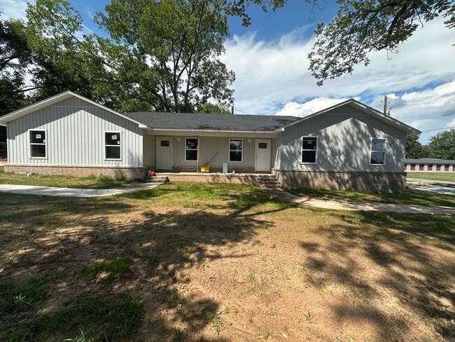 Primary Photo - 501 Ave 3 NW