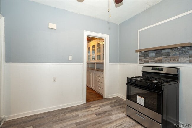 Building Photo - 11 Hoyt St