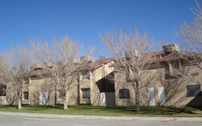 Rosamond Apartments - Rosamond Village Apartments