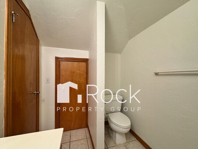 Building Photo - Charming 3-Bed 3-Bath Home with Tornado Sh...