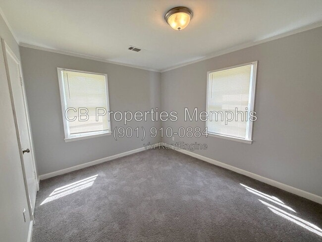 Building Photo - 1190 Inman Cove
