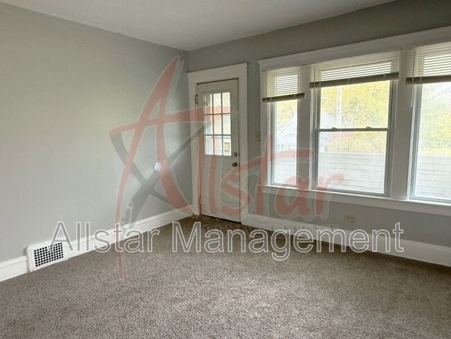 Building Photo - 3018 E 125th St