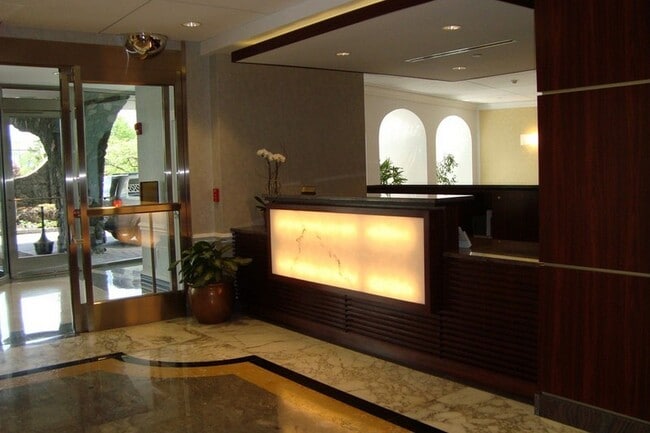 Building Photo - 2100 Linwood Ave