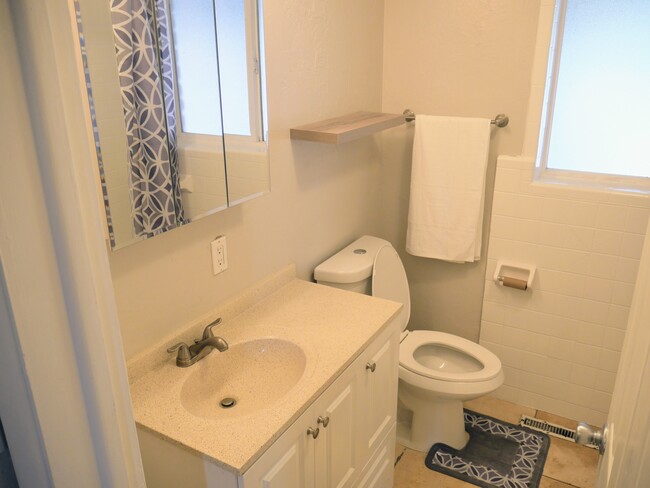 Full Bathroom - 3761 w 7800 S