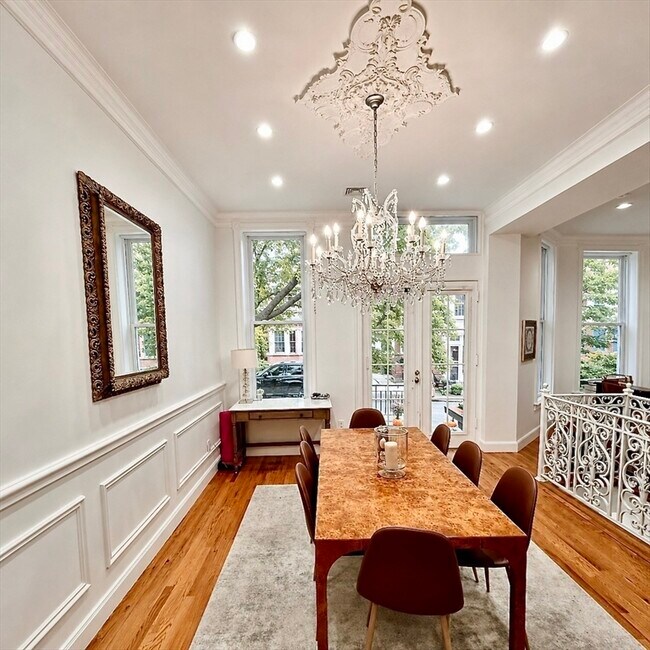 Building Photo - 341 Beacon St