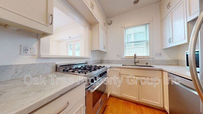 Building Photo - 25 Pleasant St