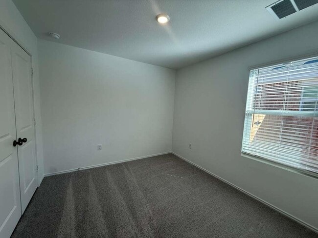 Building Photo - 205 Herald Dr