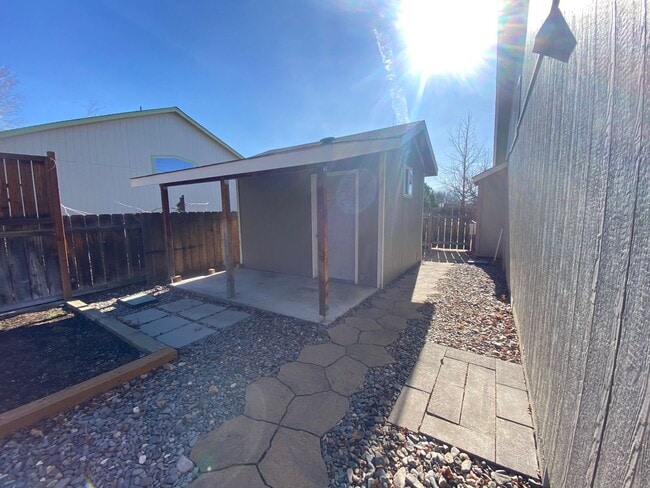 Building Photo - Beautifully Updated Home Near Dry Canyon Trailhead